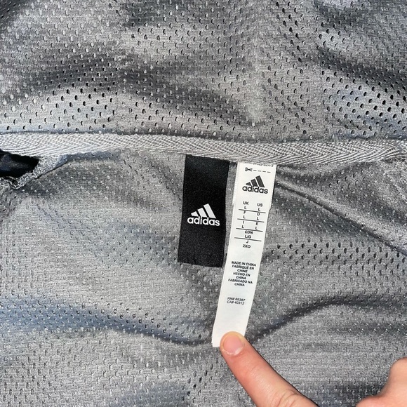NWOT Men’s adidas rain jacket with fleece pockets - Picture 3 of 8